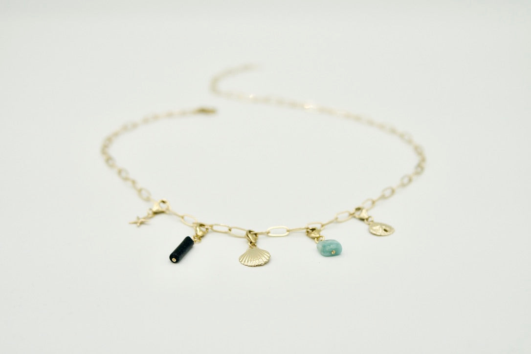 Kette MARILOU aus der DIVERSITÉ Kollektion von Femelle Anouk, individuell gestaltbare Kette mit flexiblen Anhängern, handgefertigt aus 14 Karat Goldfilled