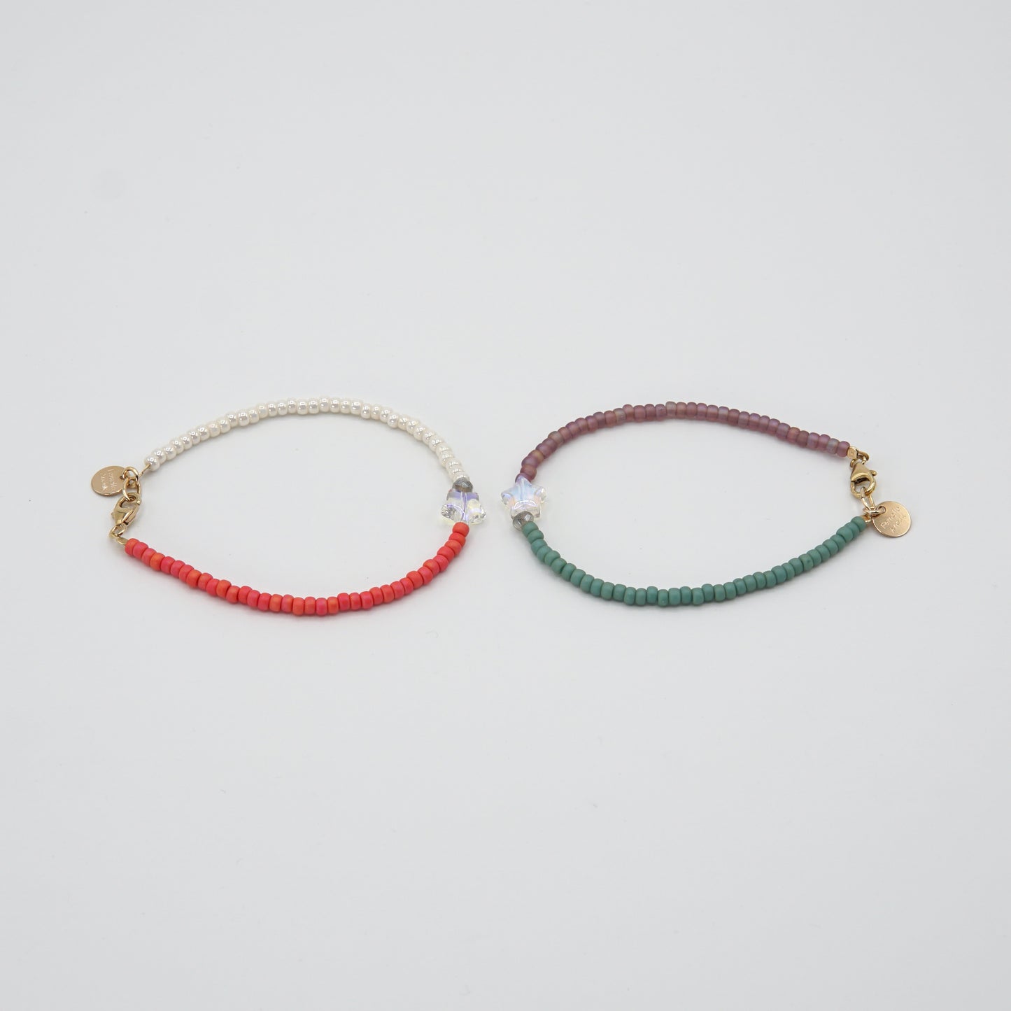 Feines Armband mit kleinen Sternanhänger
