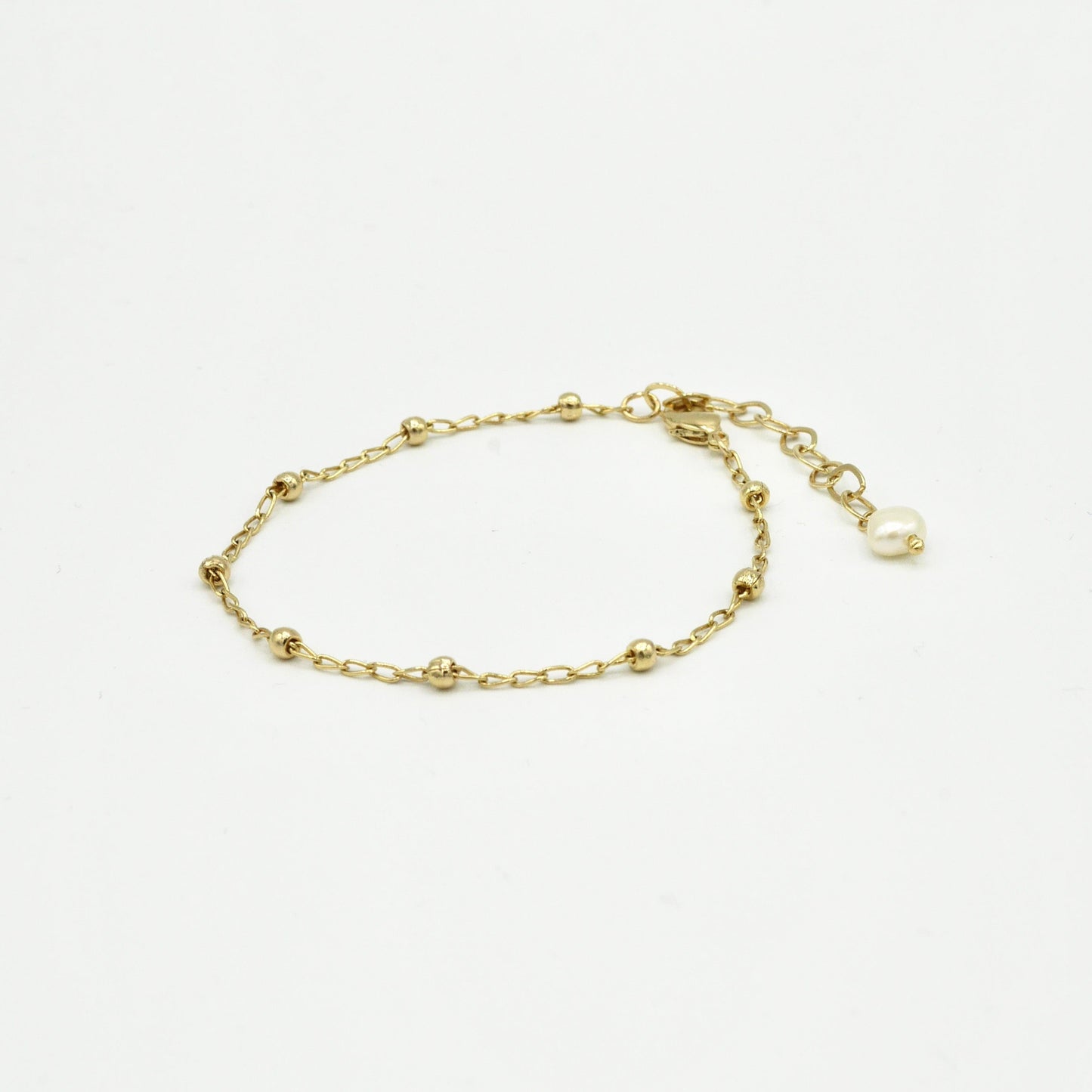 Klassisches Perlenarmband mit zeitlosem Charme