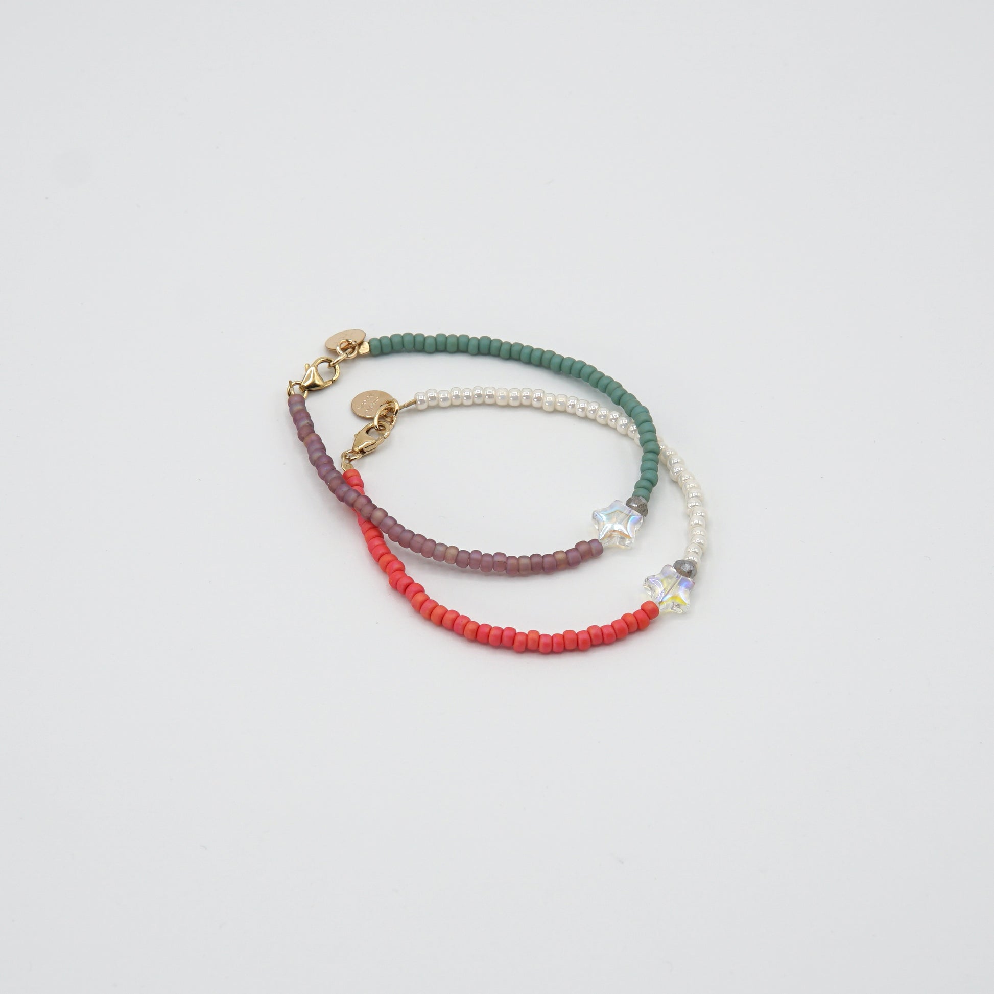 Feines Armband mit kleinen Sternanhänger