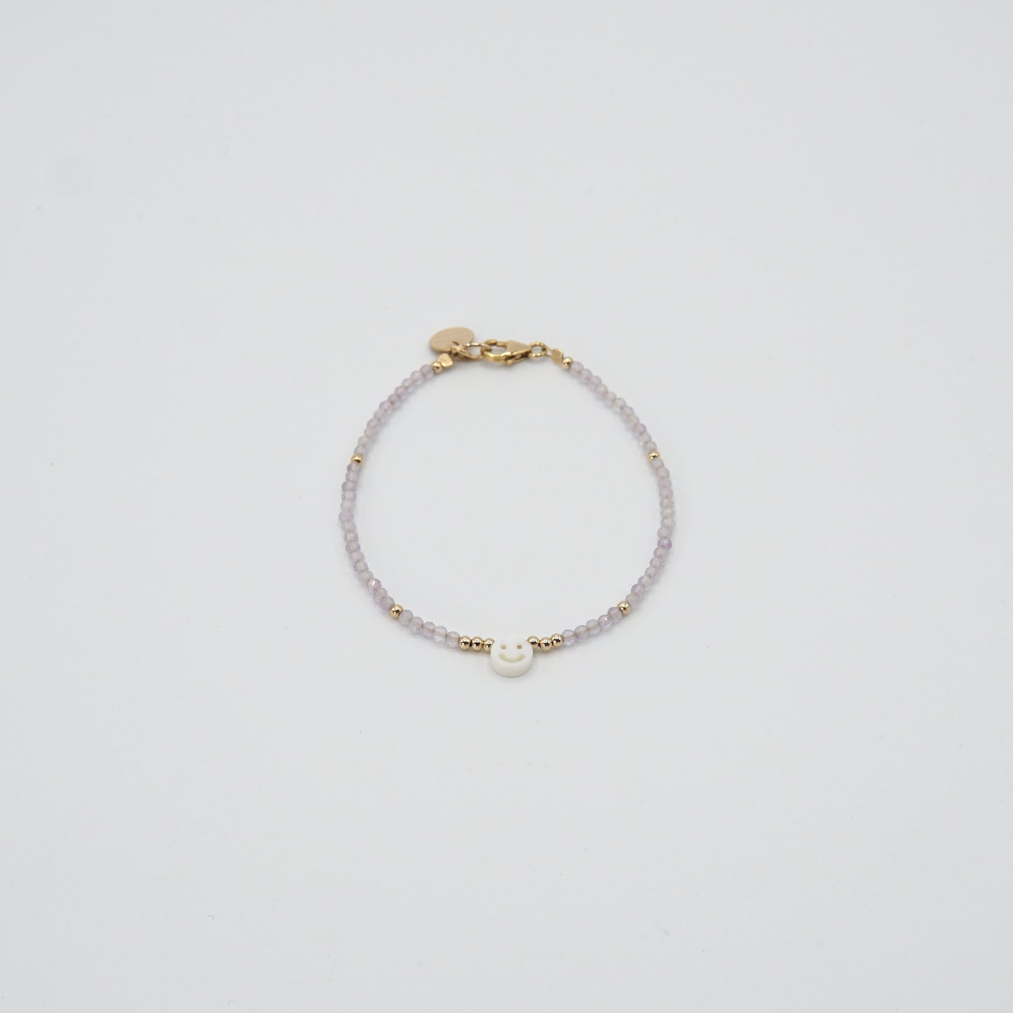 Handgefertigtes Armband 'SMILE' mit zarten Amethystperlen, einem Perlmutt-Smiley und 14 kt Goldfilled-Elementen