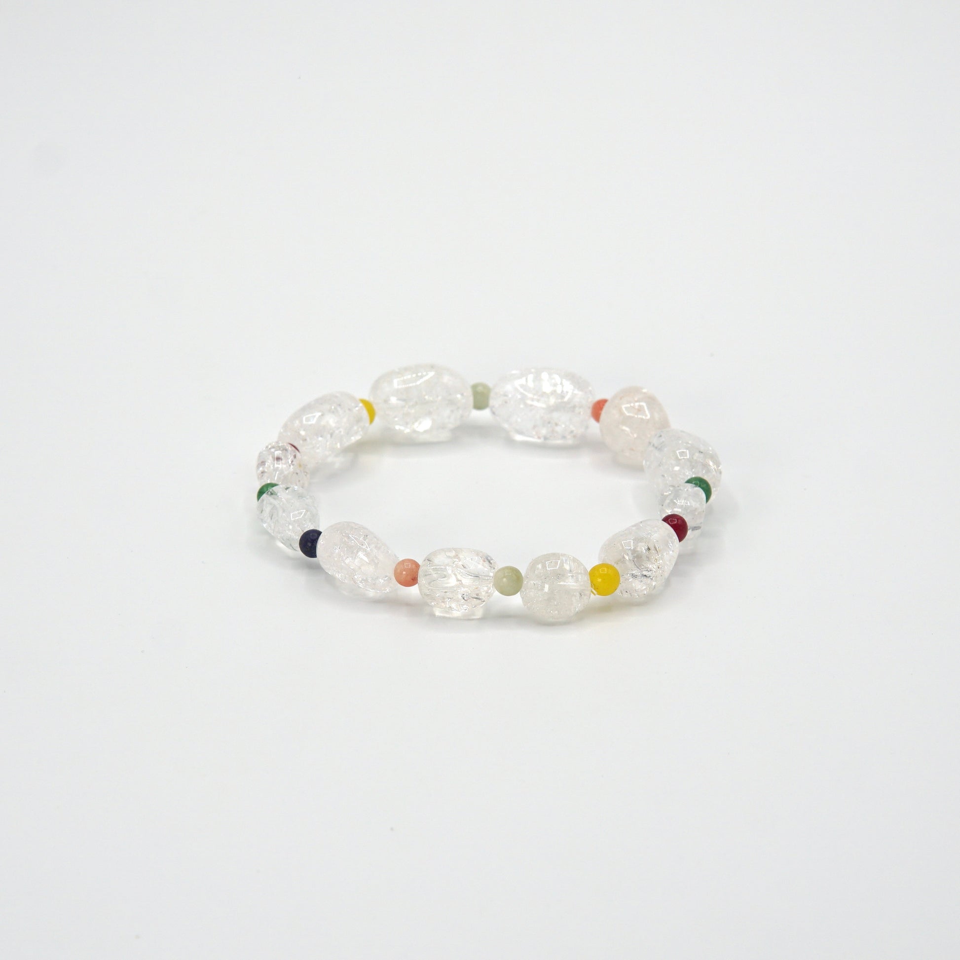 Verspieltes Armband mit abwechselnden Tropfen- und Punktperlen, die für einen lebendigen Look sorgen.