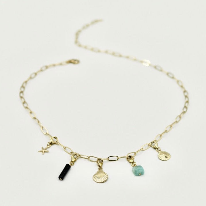 Kette MARILOU aus der DIVERSITÉ Kollektion von Femelle Anouk, individuell gestaltbare Kette mit flexiblen Anhängern, handgefertigt aus 14 Karat Goldfilled