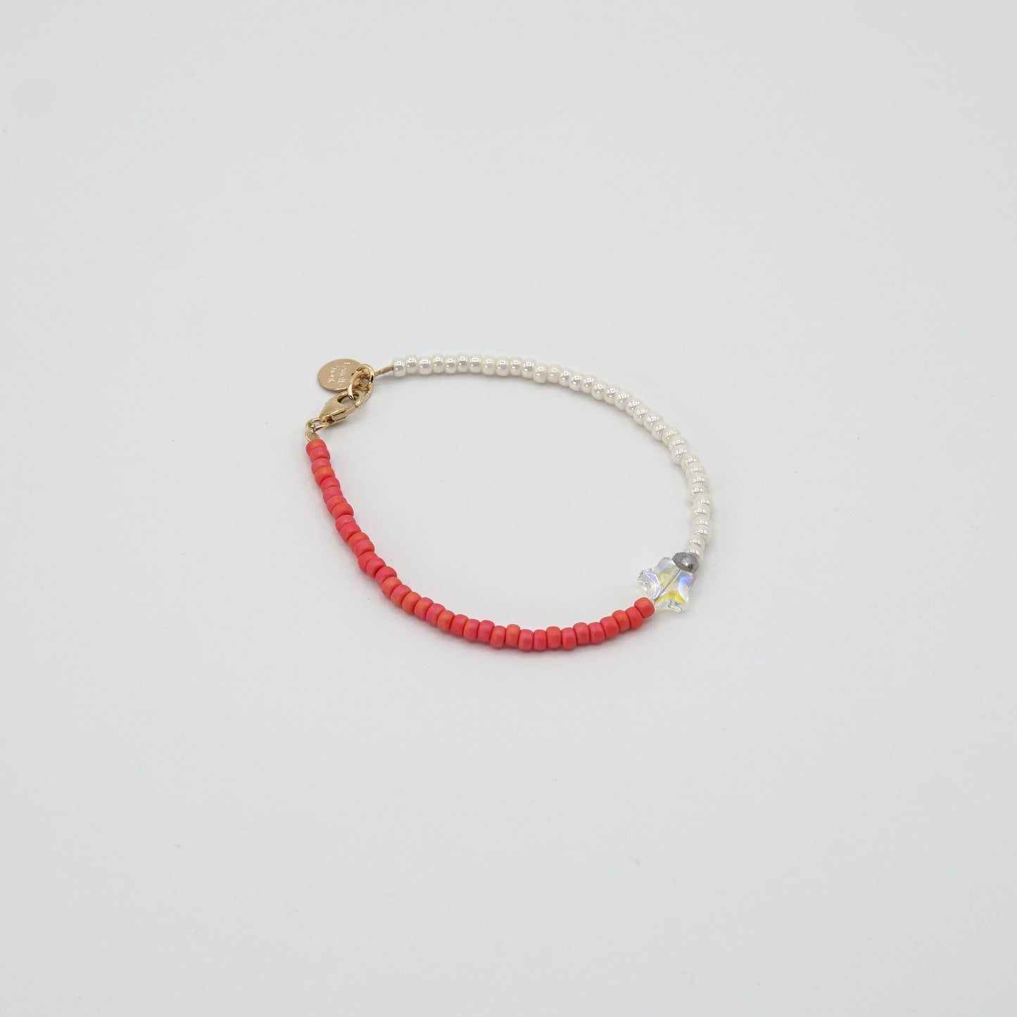 Feines Armband mit kleinen Sternanhänger