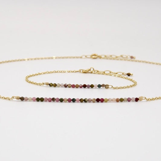 Kette PAPILLON und Armband mit zarten, facettierten Turmalinen in schmetterlingsbunten Farben, variabel tragbar von 38,5 bis 42 cm, handgefertigt aus 14 Karat Goldfilled von Femelle Anouk